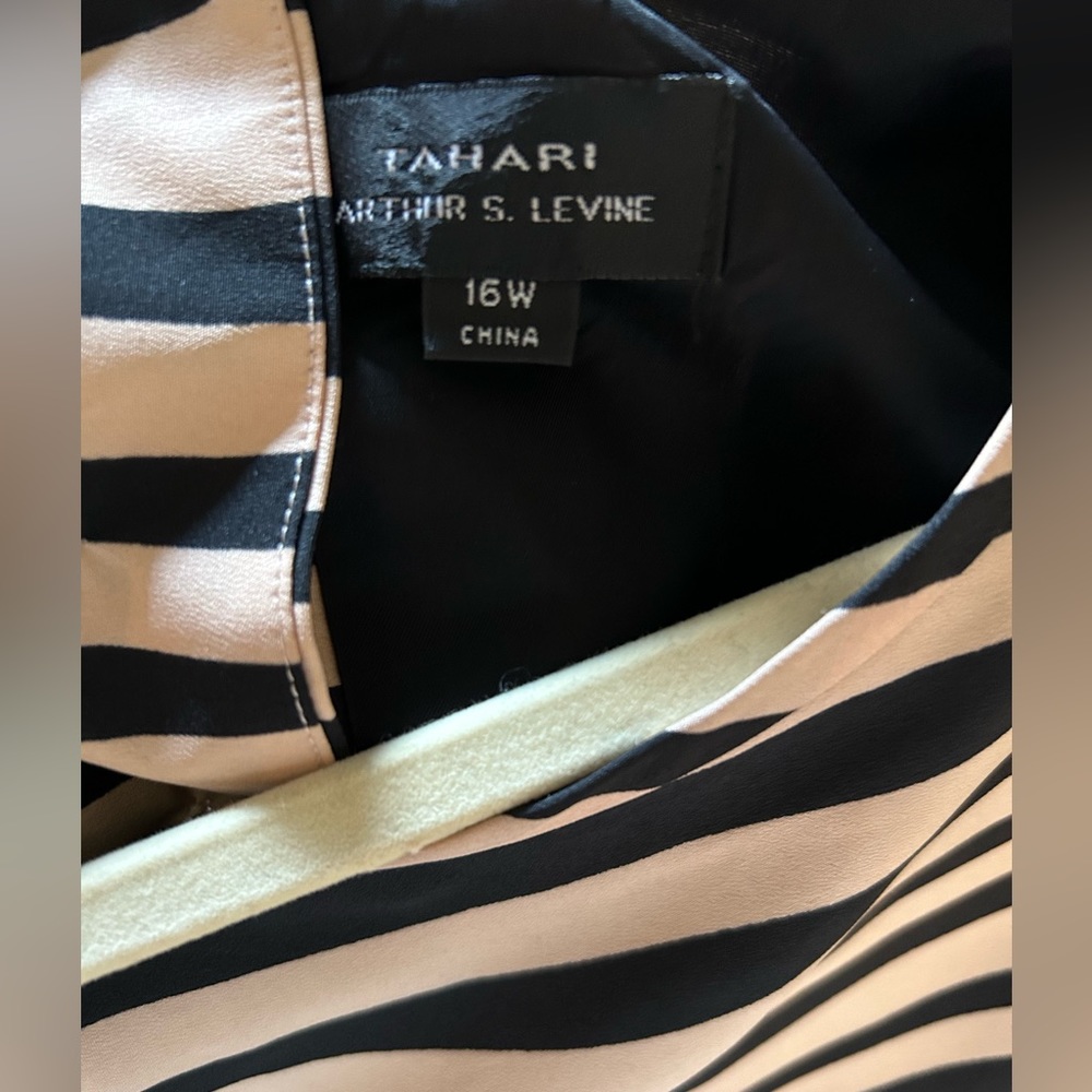 Tahari Arthur S. Levine Dress - Picture 4 of 9